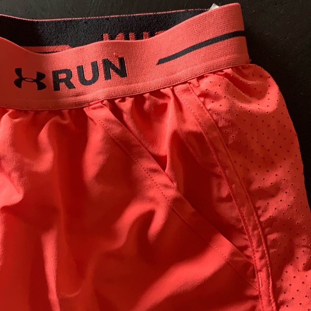 Under Armor RUN shorts, extra small - Picture 2 of 6